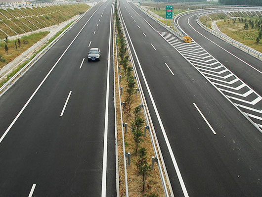 威乳**速公路土工格柵運用